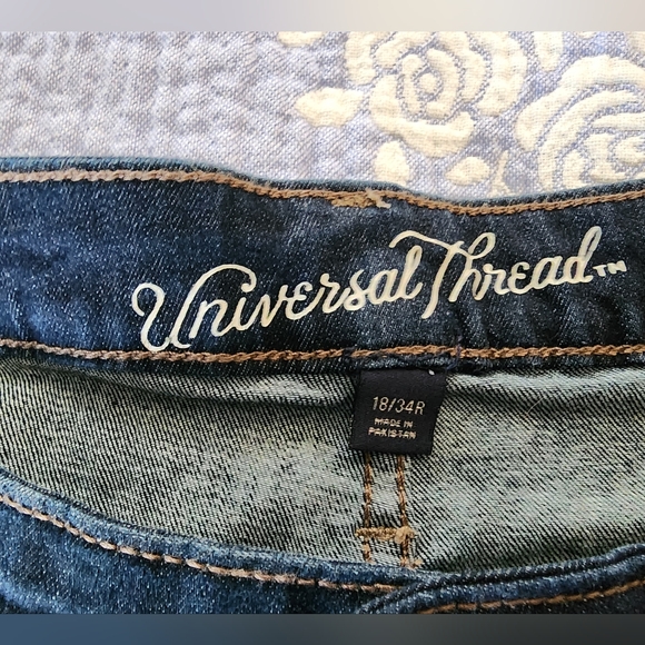 Universal Thread Stretch Denim Skinny Jeans - Picture 3 of 3